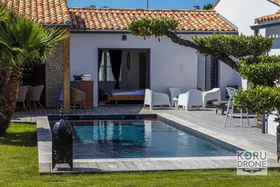 Image de Villa de luxe piscine chauffée sauna jacuzzi terrain pétanque-5mn centre La Noue