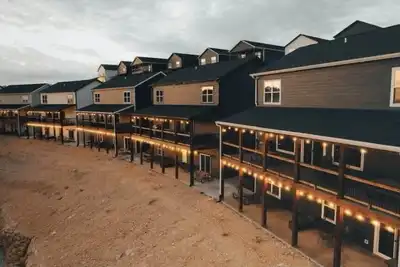 Image de Private Hot Tub! Indoor Pool! Great Location!