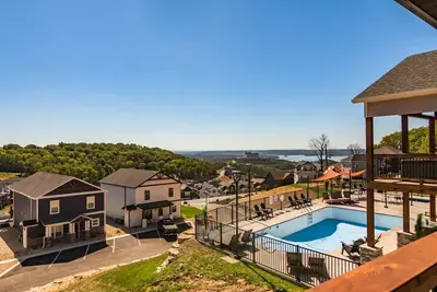 Image de Indoor and Outdoor Pools! Close to Hwy 76!