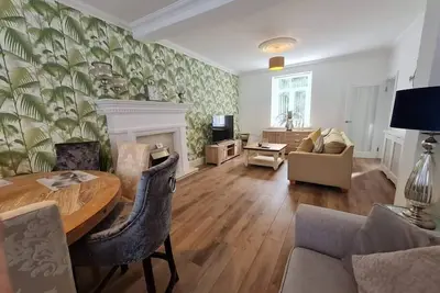 Image de Beautiful 4 bedroom house near town centre. Bpw