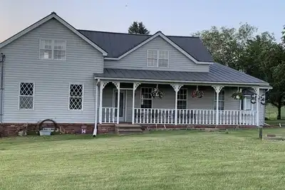 Image de Vintage 2 or 4 Bedroom Farmhouse 1. 5 miles from Mondovi