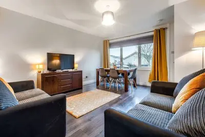 Image de Spacious 3 bed house with on street parking