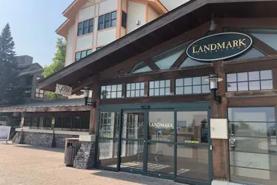 Image de Family sized condo steps from Stratton Mountain located in heart of the village.