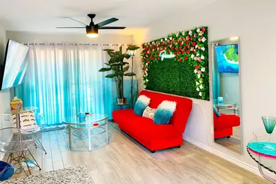 Image de Charming, King Bed, Golf, Pool, Lake, Cozy, Quiet Condo, Ideal for Longer Stays!