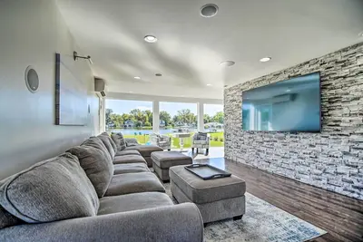 Image de Home on Fox River: Modern Decor Style!