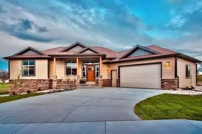 Image de Hot Tub + 1, 600 sq ft Golf-Course Patio • Game Room & Luxury Living