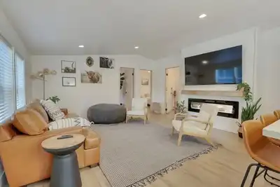 Image de Bright and welcoming home with Huge hot tub