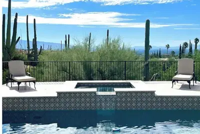 Image de The Desert Vista Adobe with breathtaking views, pool & hot tub!