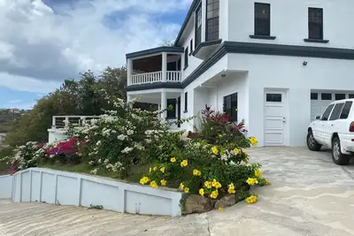 Image de Spacious new villa in Grenada with amazing views and a pool