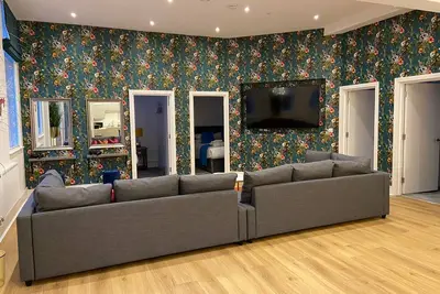 Image de Apartment 5 (4 bedrooms, sleeps x 15)