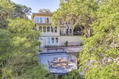 Image de Lake Front Home