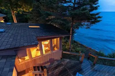 Image de Pebble Beach Paradise on Lake Superior. Amazing views, updated & fresh inside.
