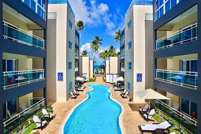 Image de Chic Beachfront Apartment - Private Beach Access