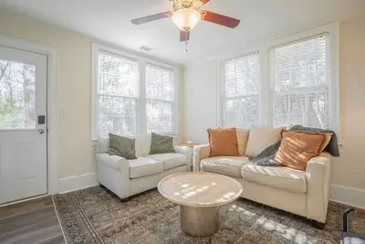 Image de Classic City Apartment w/ Firepit