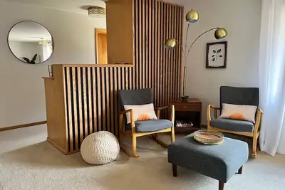 Image de Beautifully styled, Mid Century Modern, family friendly Lake House!