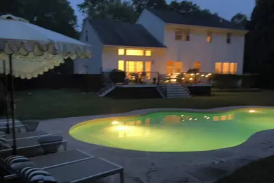 Image de New Deck! Private 1 Acre Family Friendly Home - Heated Pool, Home Office & Gym