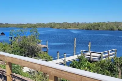 Image de Riverside Oasis -  Dock -  Shuffleboard