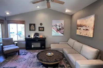 Image de Cheerful 2 bedroom with office and fenced yard