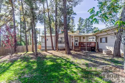 Image de Welcome to a Slice of Heaven! Pet Friendly cabin with fenced yard.