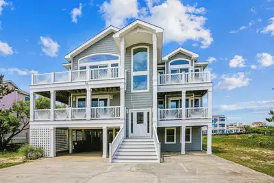 Image de 220ft from beach access! Private pool, hot tub, new for 2023.