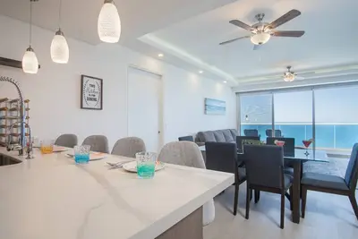 Image de Stay in Luxury/Splash in New Lazy River this Winter Encanatame Towers 804