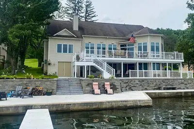 Image de Southwest Shores Chateau:  Lakeside Family Getaway!