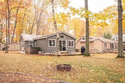 Image de Cozy Lake Front Cottage, Escape with Amenities
