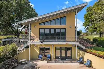 Image de Spacious 4-bedroom vacation home 16 minutes from University of Kansas