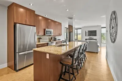 Image de Luxury Condo on Mara Lake with Boat Slip & Pool.