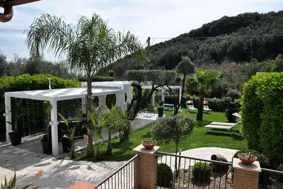 Image de Villa Giselda avec piscine privée et bain à remous extérieur