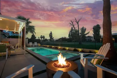 Image de New Baja Salt Pool/Spa on the golf course! 5 min to festivals!