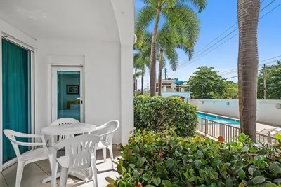 Image de Blue Water View | Breathtaking 2 bedroom apartment with amazing water views!