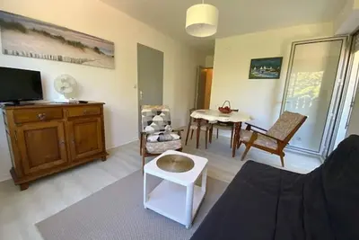 Image de Appartement T2 rénové pour 4 pers, au pied de la plage avec 2 balcons et parking privé, St Georges