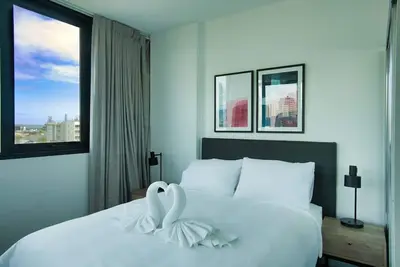 Image de Stylish 1 Br Cbd Apt-Pool-Gym-Sauna-Steam Room