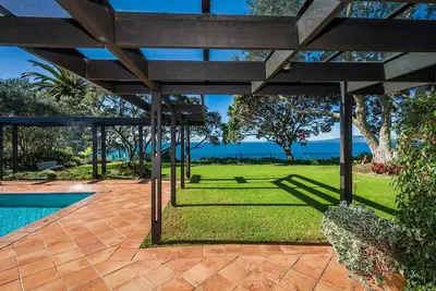 Image de Exceptional Waterfront House