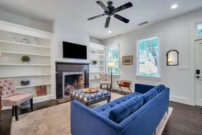 Charming Abode on Quiet Street w/ Courtyard and Parking by Lucky Savannah
