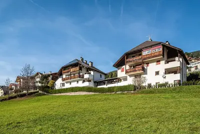 Image de Appartement \"Villa Erina C3\" avec vue sur les montagnes, terrasse & Wi-Fi