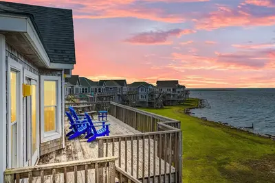 Image de Soundfront Dog Friendly w/ Hot Tub, Windsports Access, Community Pool and Dock