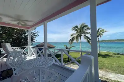 Image de Islander Turtle Peek - Stunning new waterfront tiny-cottage overlooking harbour