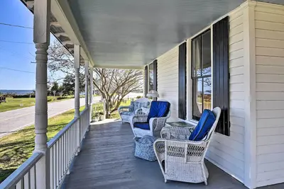 Image de Cozy Currituck Home w/ Fire Pit near Ferry!