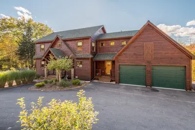 Image de 2 miles to Sunday River! Plus, golf, hike, bike, swim, fish and float!