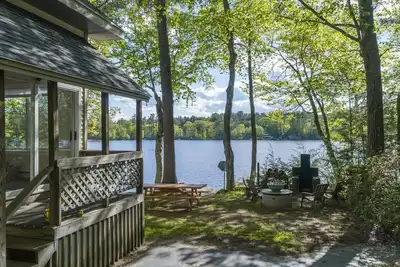 Image de Cozy lake house with private beach