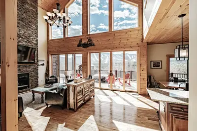 Image de 2 miles within Sunday river, mountain side house