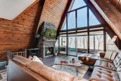 Image de Mountain A-frame with July 4th fireworks overlooking lake, + resort amenities!