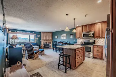 Image de On Mountain two bedroom unit sleeping 6 with air conditioning!