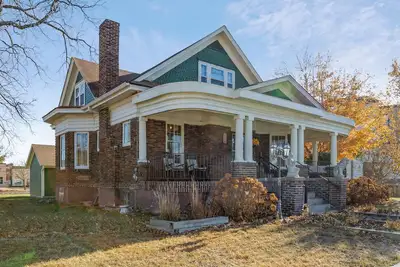 Image de Charming Historic Home. Large 5 bed 2 bath- close to everything