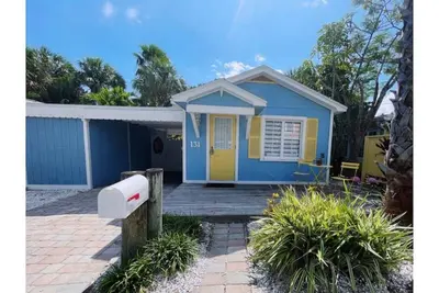 Image de \"Waves\" Cottage on Sunset Beach