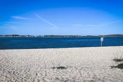 Image de Greenport Walk to beach & vineyard from this brand new home