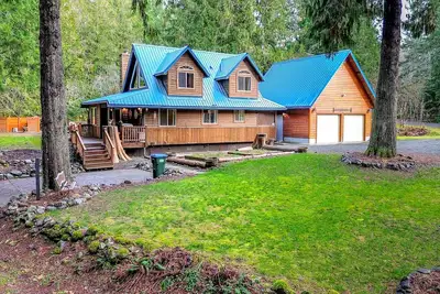Image de Cozy 3 bedroom cabin-with sounds of the creek and river.