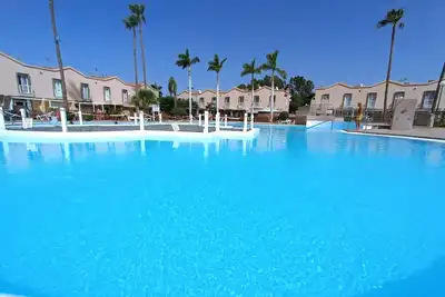 ! 5 minutes from the beach! Beautiful apartment with garden and Wifi and pool